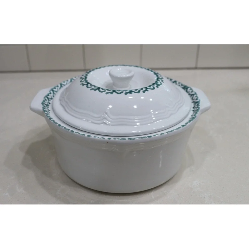 Tienshan Stoneware 2 Quart Round Casserole Dish with Lid Green Heart White